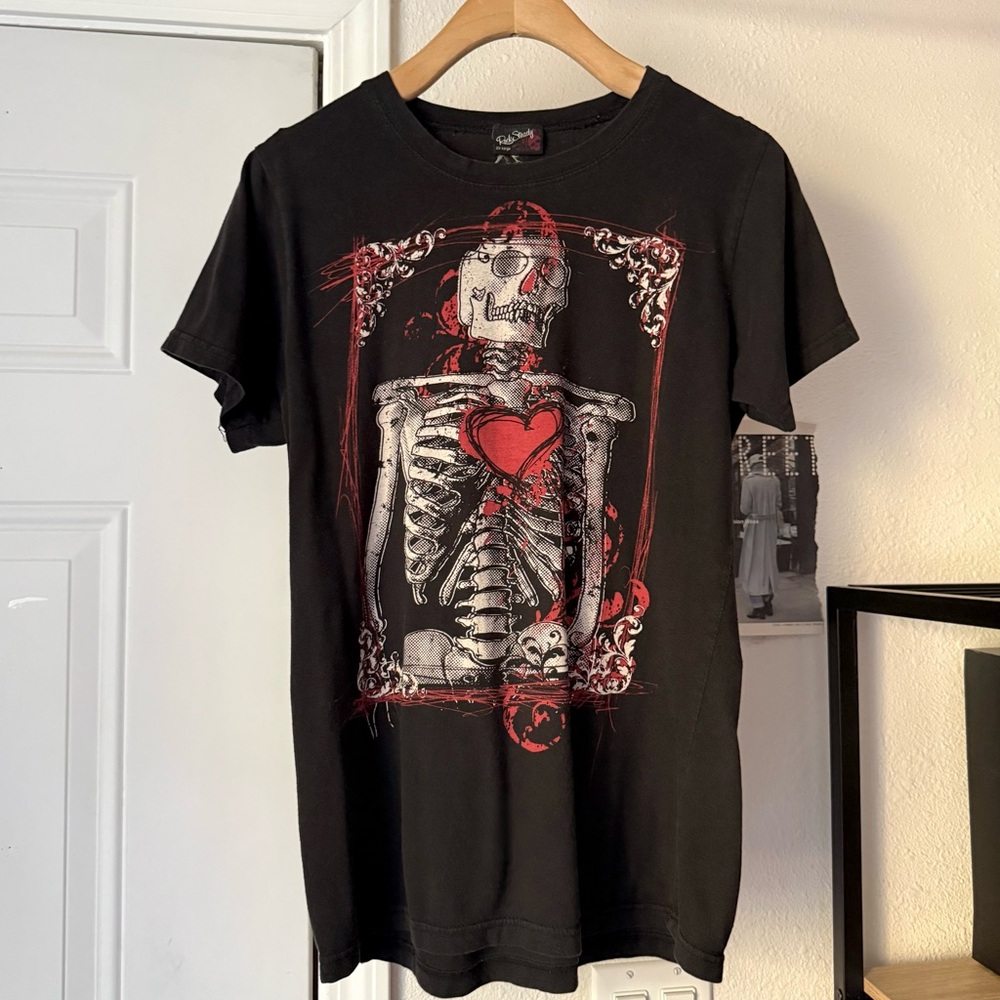 RockSteady black graphic skeleton heart crew neck goth short sleeve tee t-shirt‎